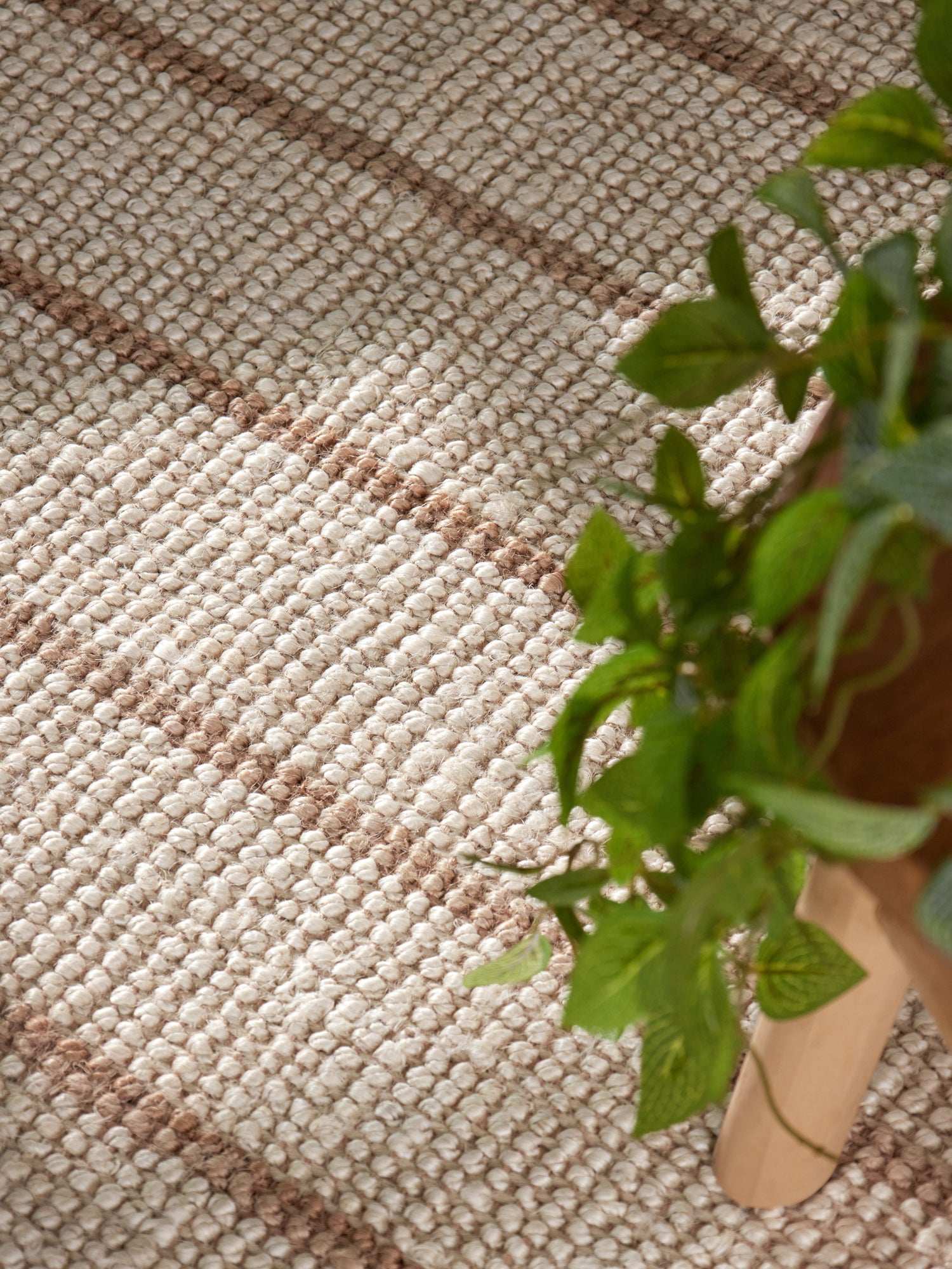 ELLE DECORATION HARVEST JUTE TÆPPE SIERRA, NATUR-ELFENBEN-GULD