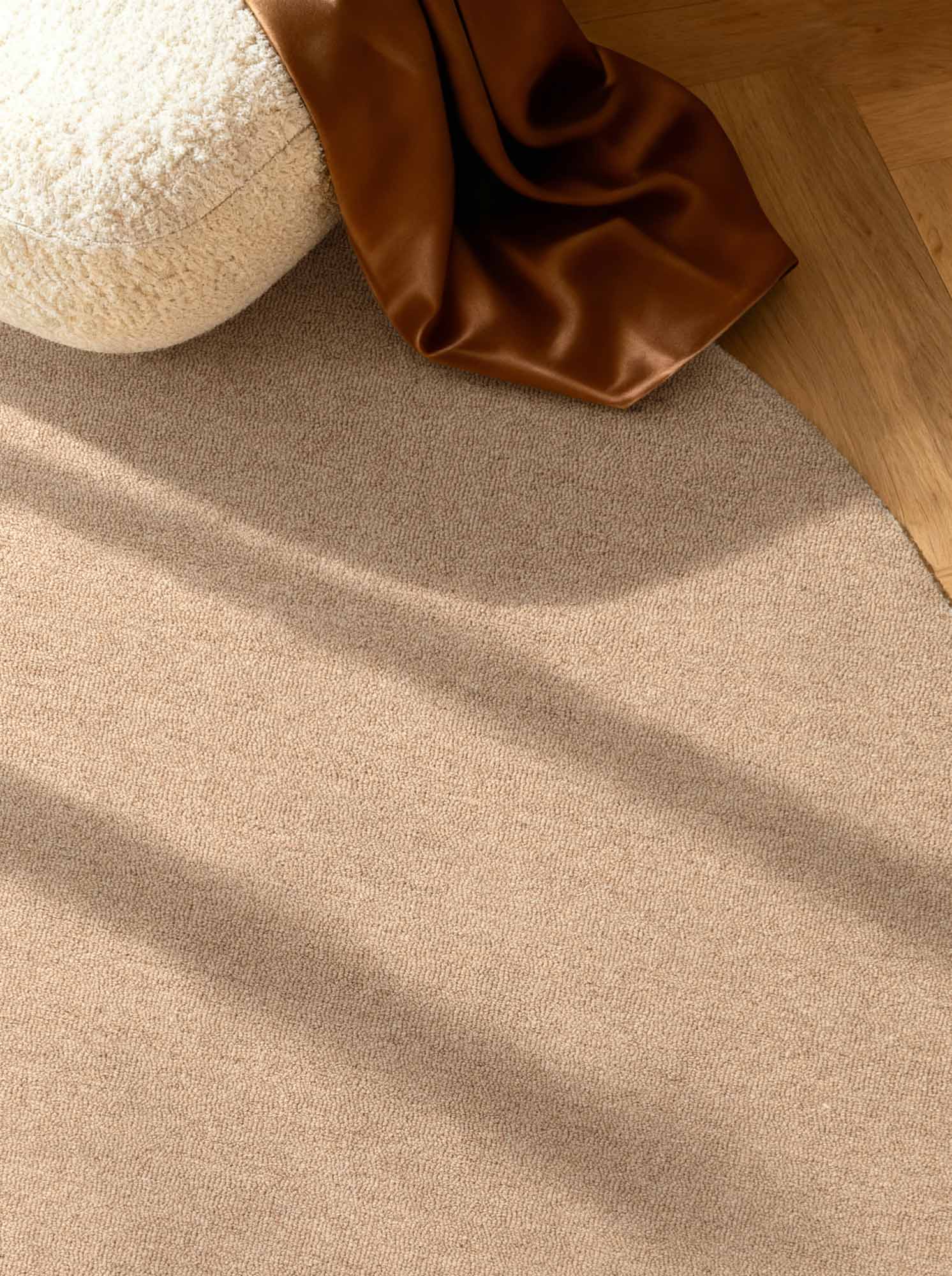 ELLE DECORATION PURISTIC FINE BOUCLE ULDTÆPPE, KNOTS NATURLIG BEIGE