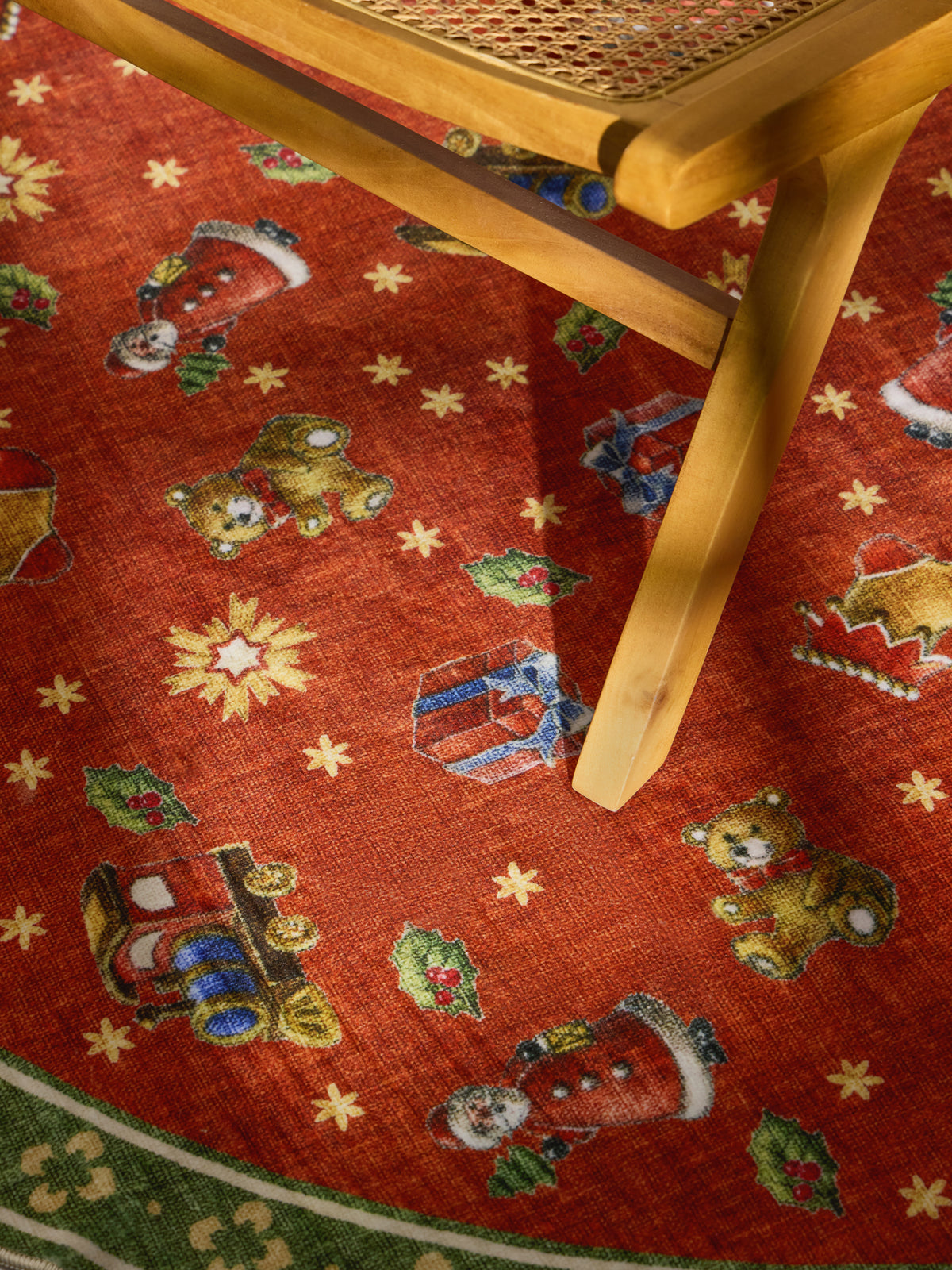 VILLEROY & BOCH TOY'S DELIGHT DESIGN RUNDT TÆPPE NOSTALGIC NOEL RØD GRØN