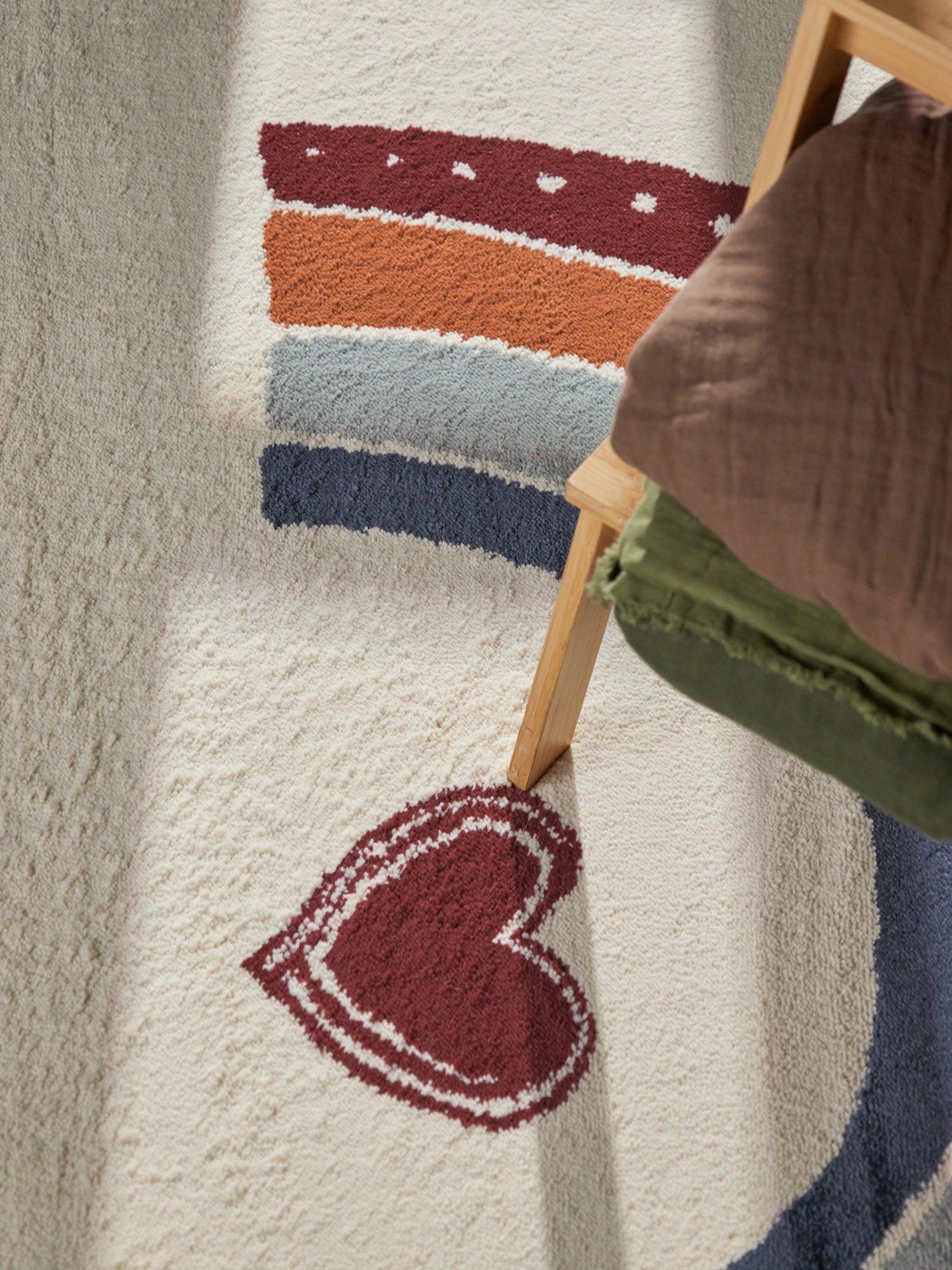 EVENTYR BØRNETÆPPE LUVY, CREME MULTI