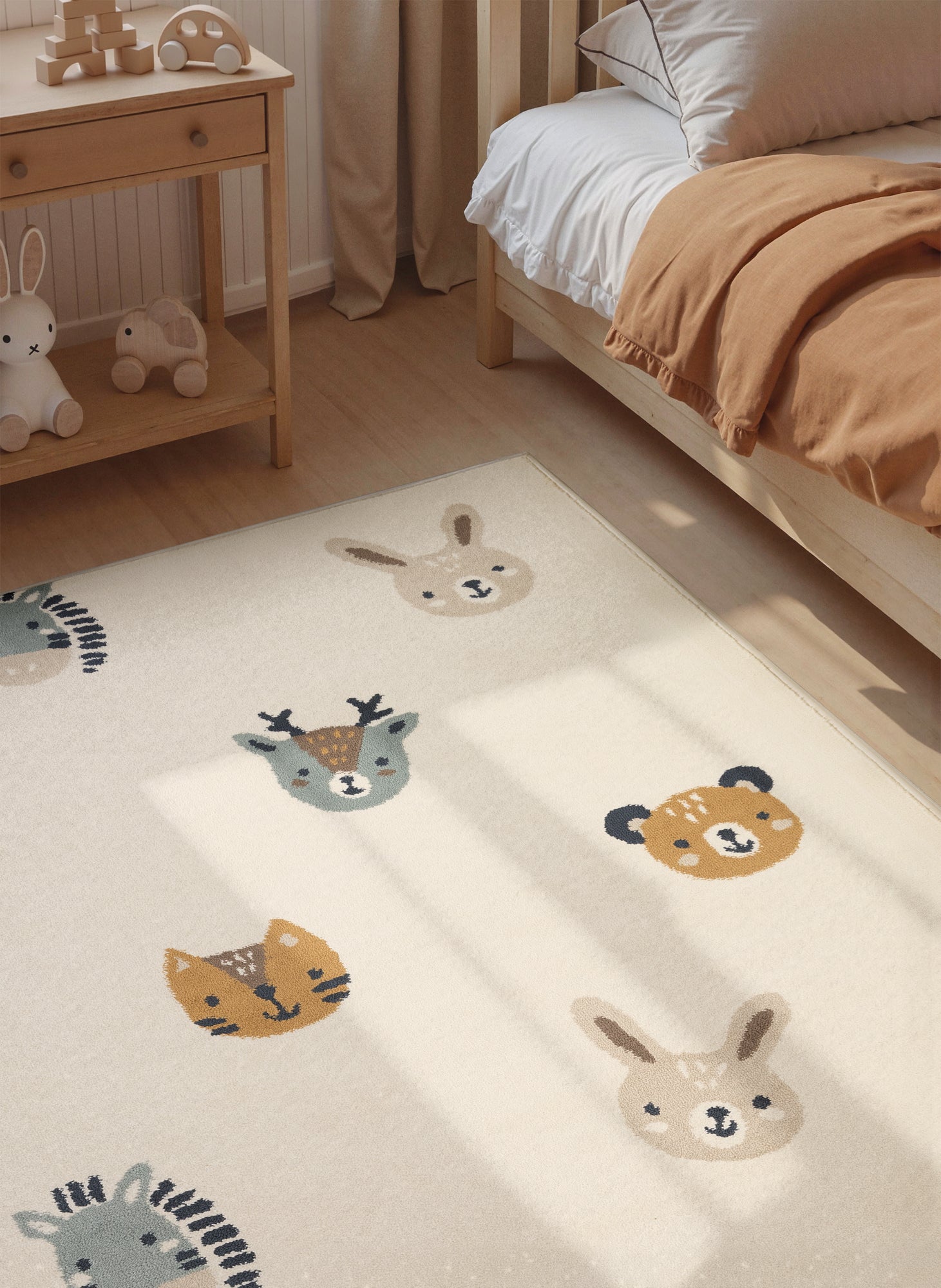EVENTYR BØRNETÆPPE TINY ZOO, CREME MULTI