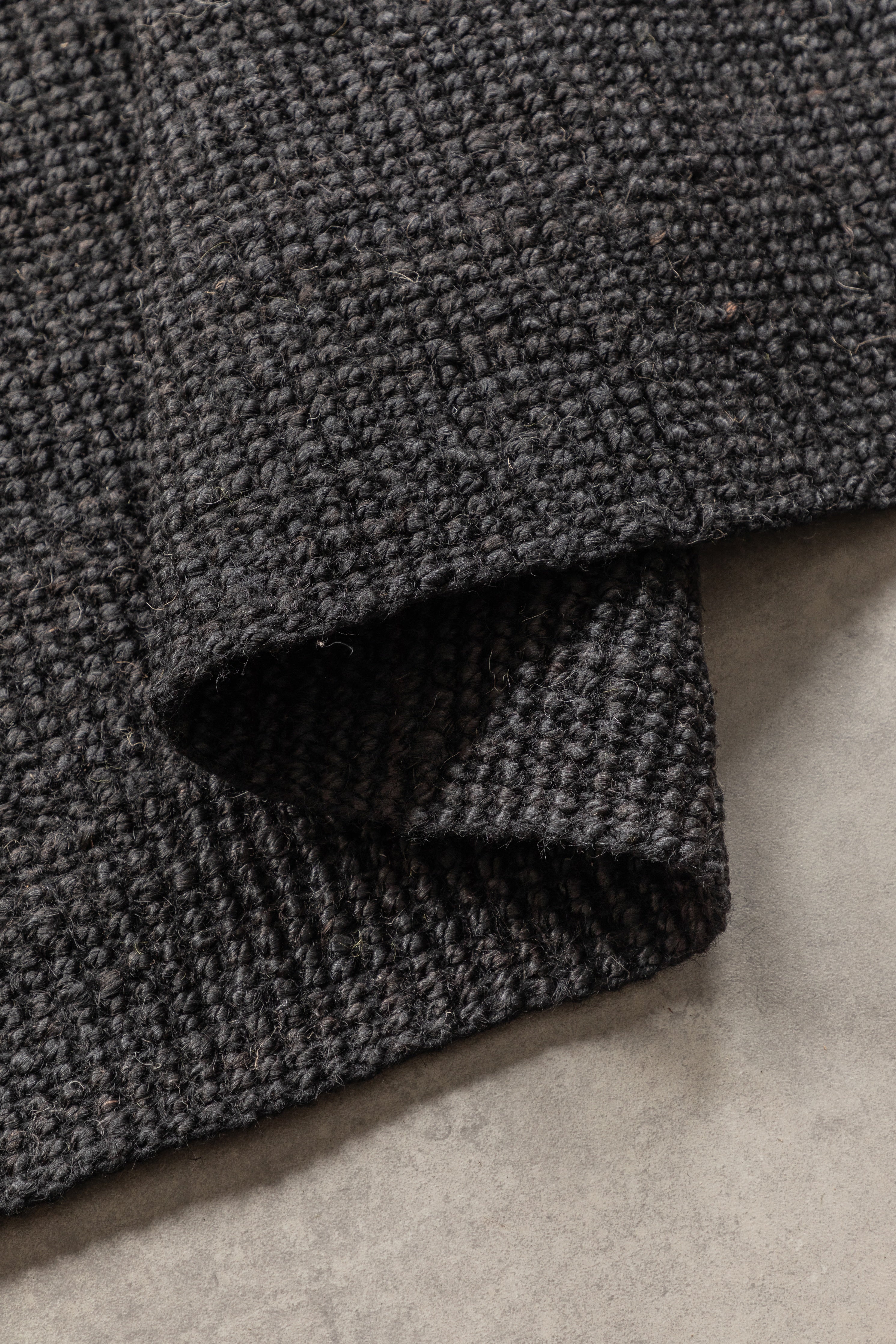 BOUCLE JUTE TÆPPE, MØRK SORT - 105976
