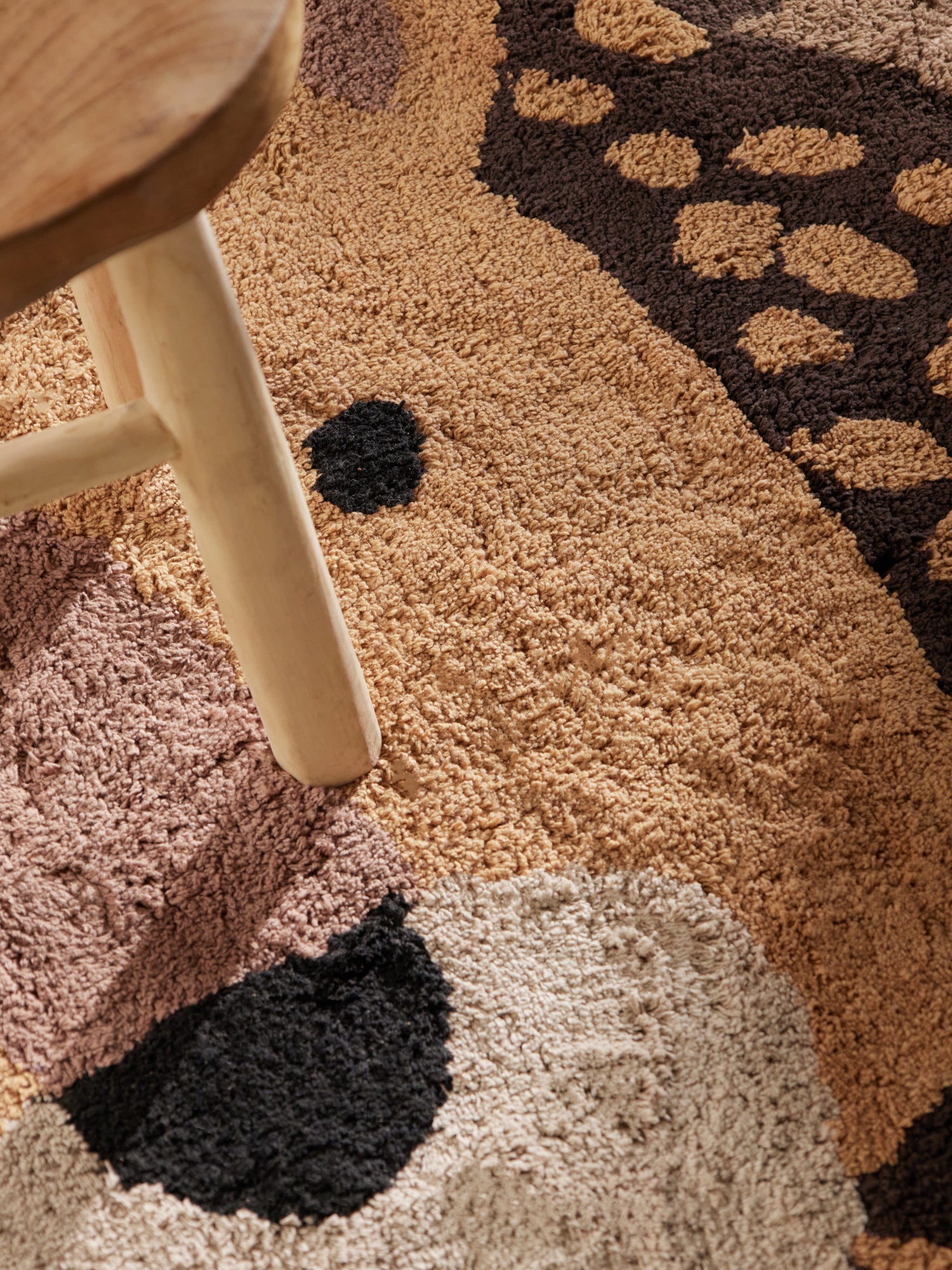 SNUGGLE BØRNETÆPPE, ROARY BRUN MULTI