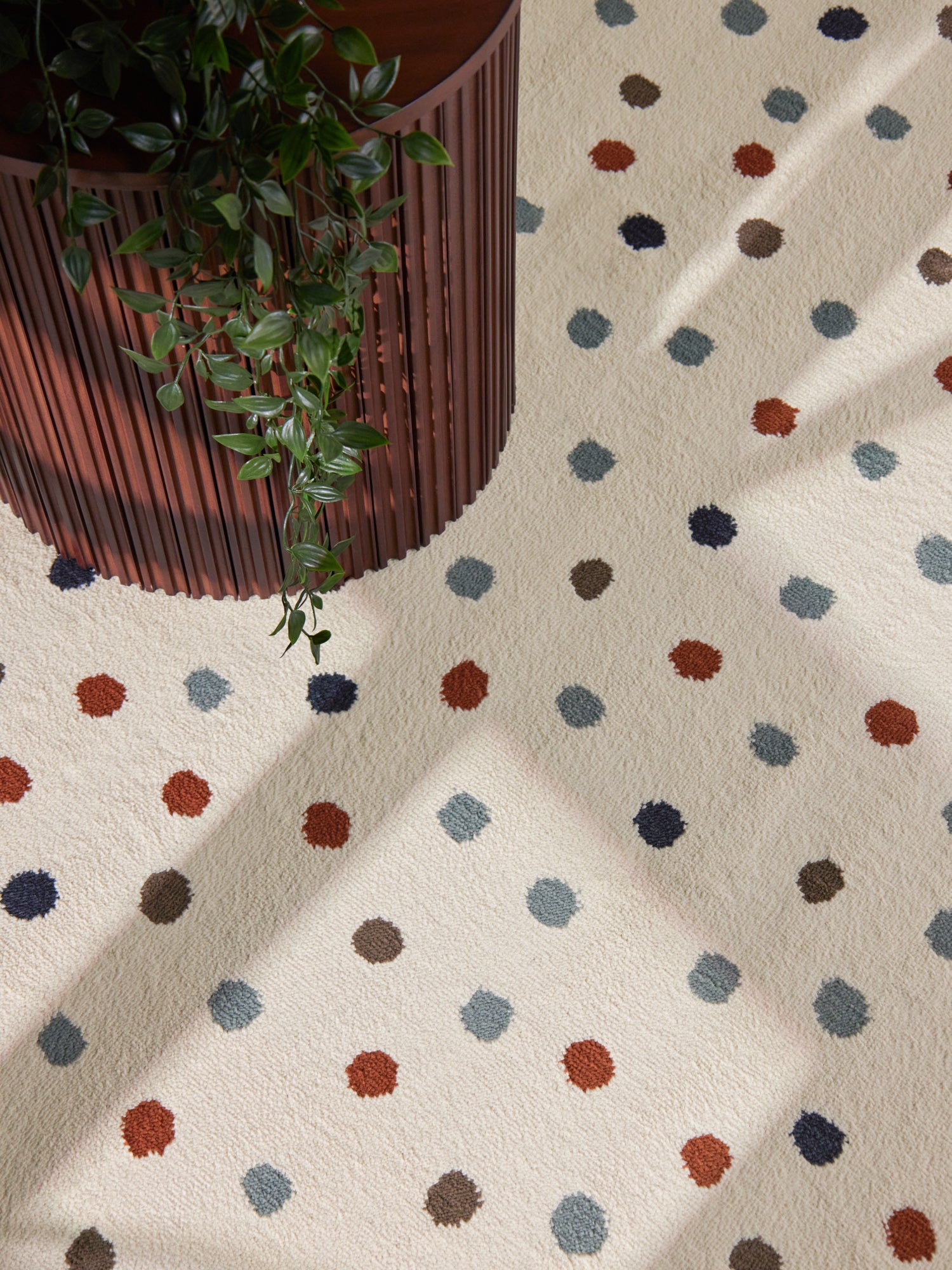 EVENTYR BØRNETÆPPE KONFETTI, CREME MULTI