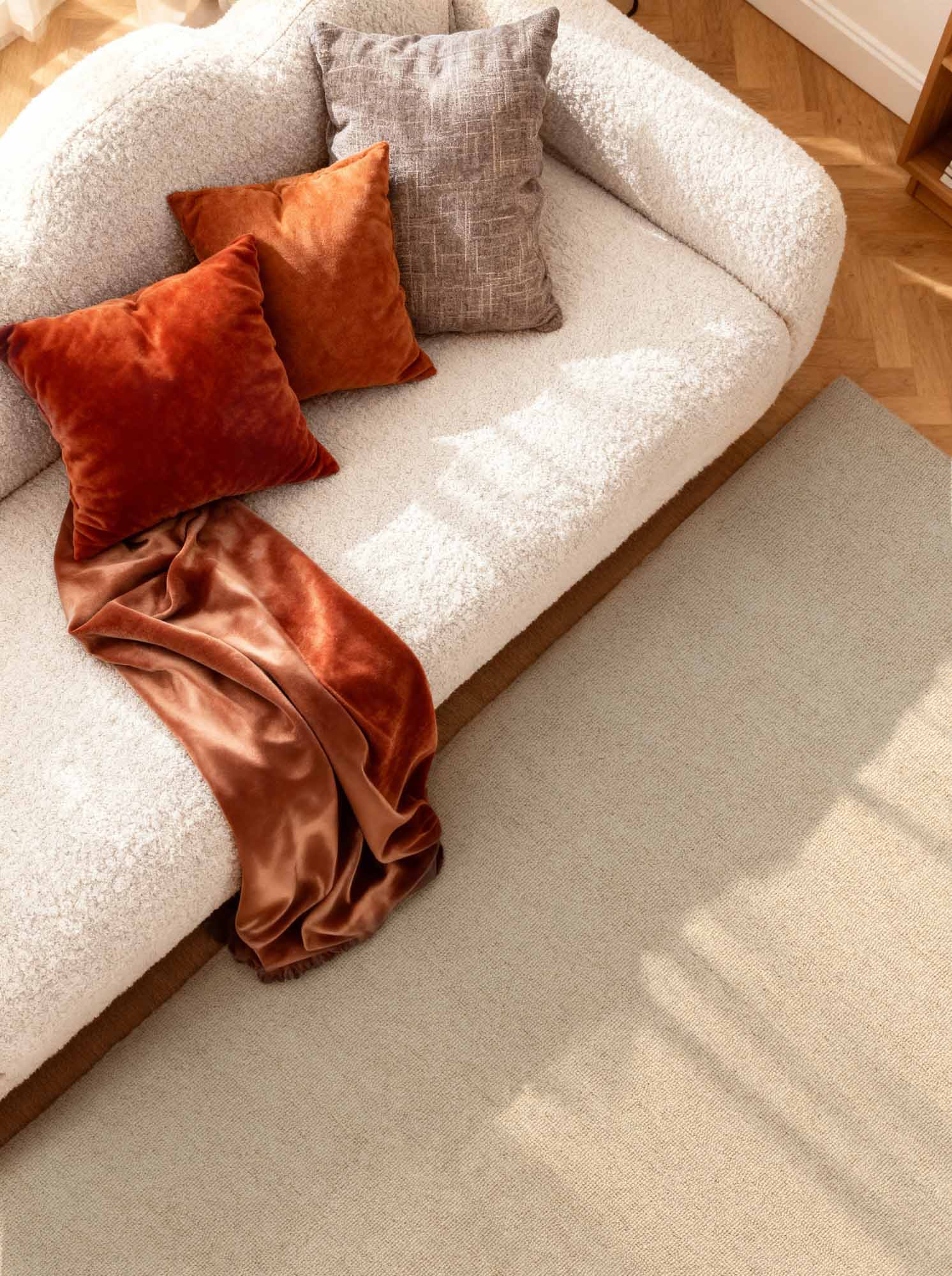 ELLE DECORATION PURISTIC FINE BOUCLE ULDTÆPPE, KNOTS NATURLIG LYS BEIGE