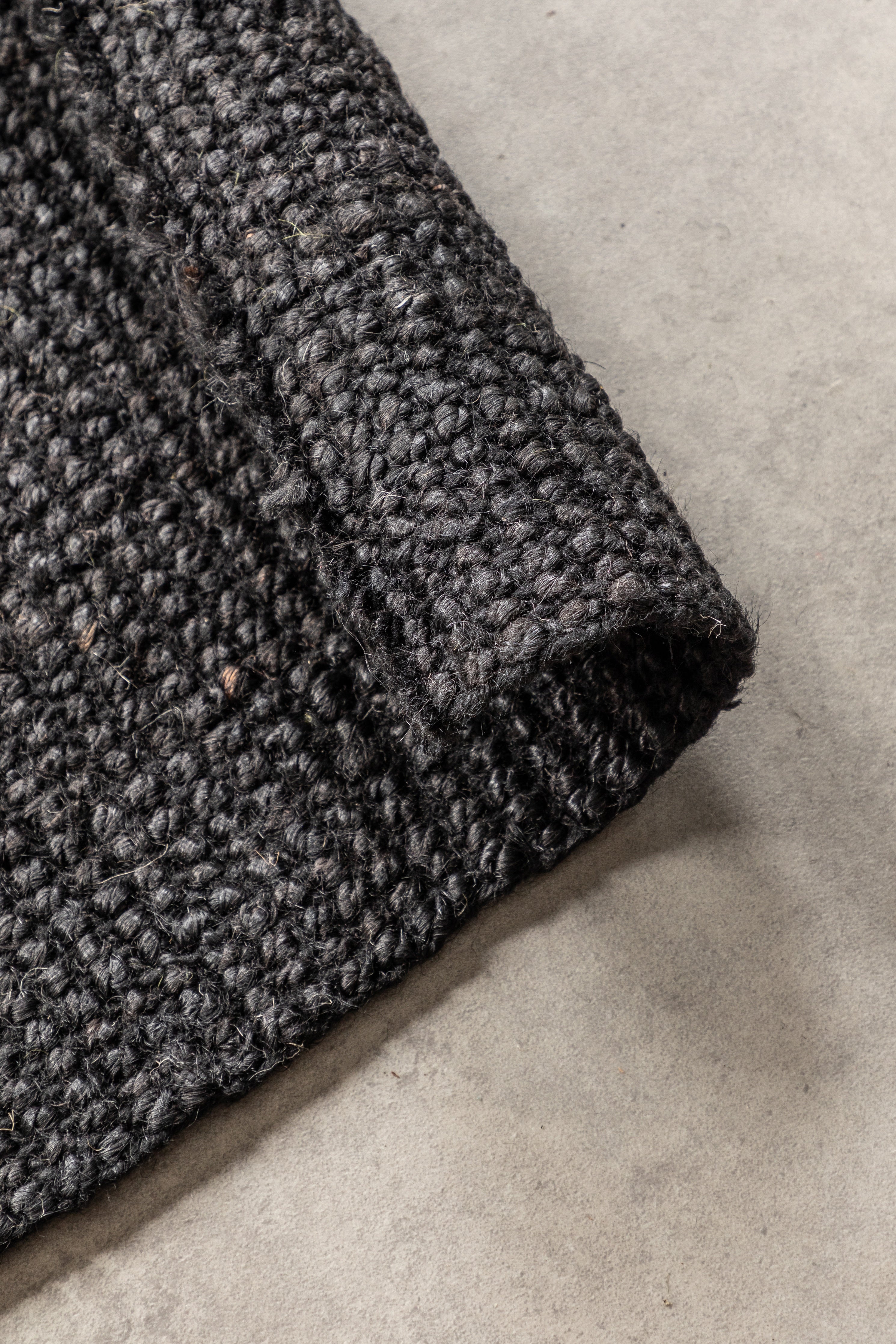BOUCLE JUTE TÆPPE, MØRK SORT - 105976
