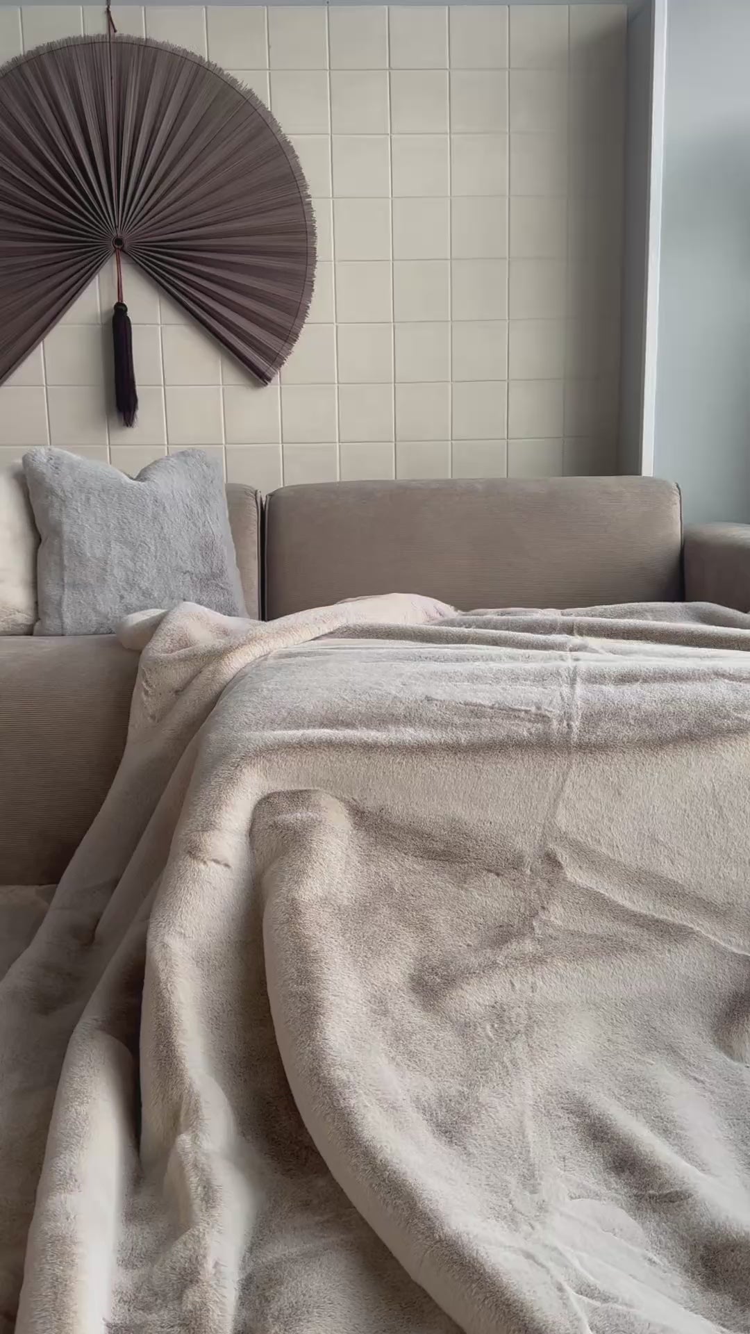 Indlæs video: SOFT TOUCH PELS PUDEBETRÆK, LYS BEIGE